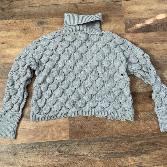 Cotton emporium scalloped textured turtleneck sweater large - Picture 4 of 6